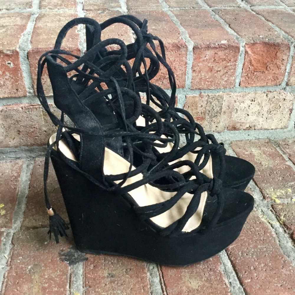 NWT 7M wild diva black faux suede wedges
